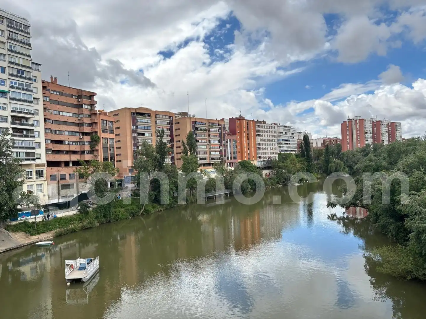 Vista exterior de Piso de alquiler en Valladolid con Calefacción y Terraza