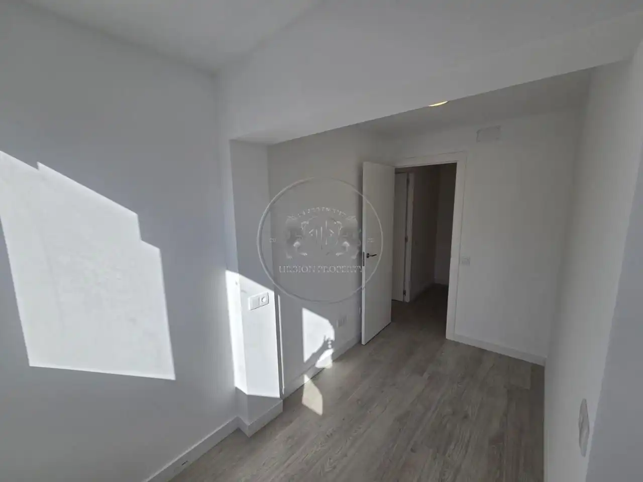 Flat for sale in Madrid  with Air Conditioner and Alarm