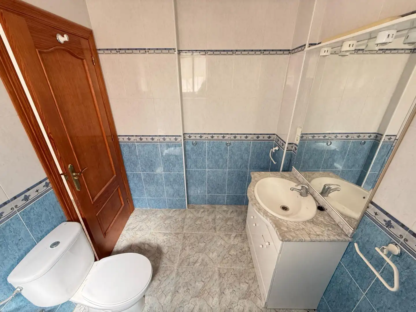 Bany de Casa o xalet en venda en San Miguel de Salinas amb Jardí privat i Piscina comunitària