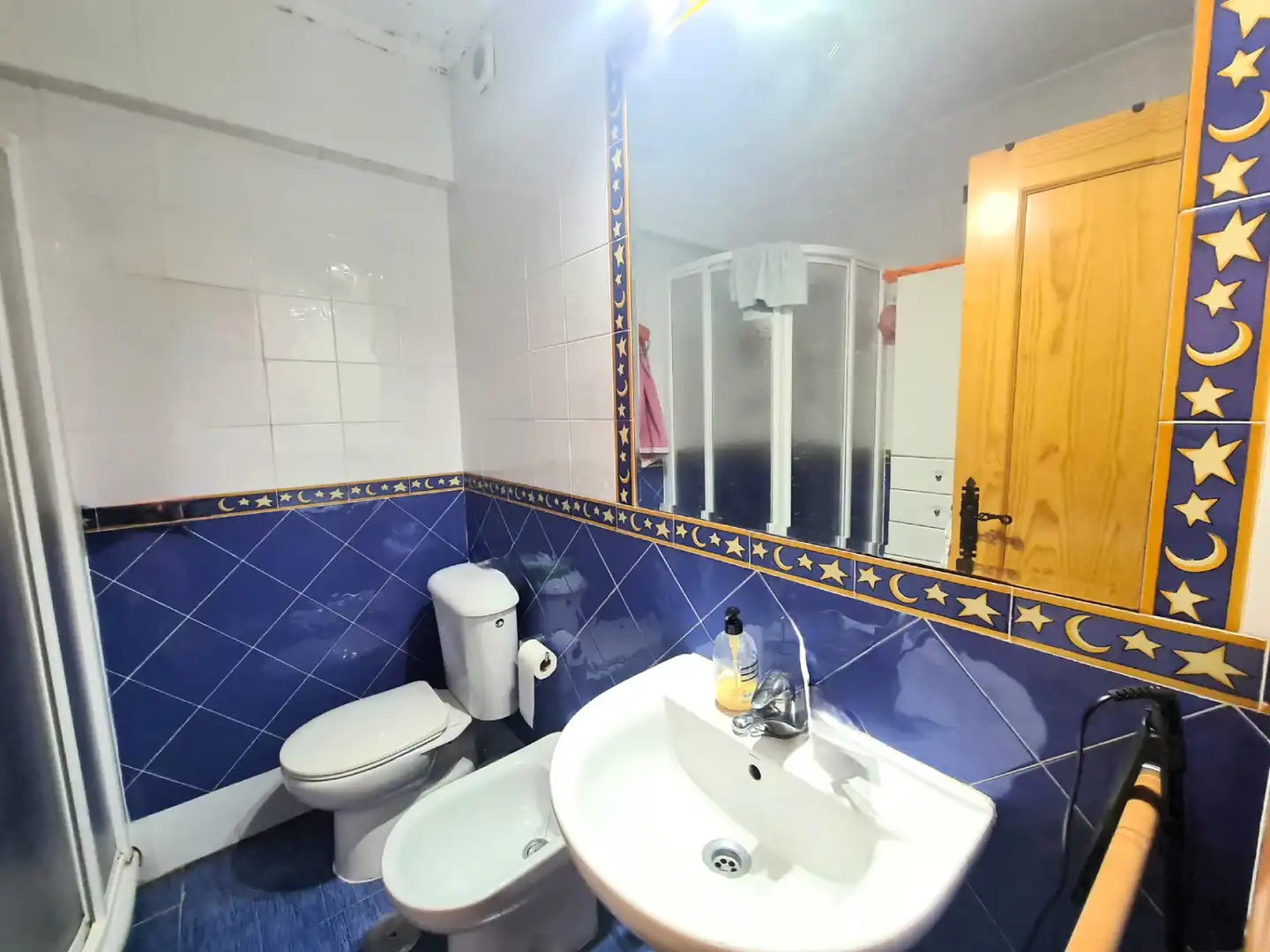 Bathroom of Flat for sale in Sevilla  with Air Conditioner