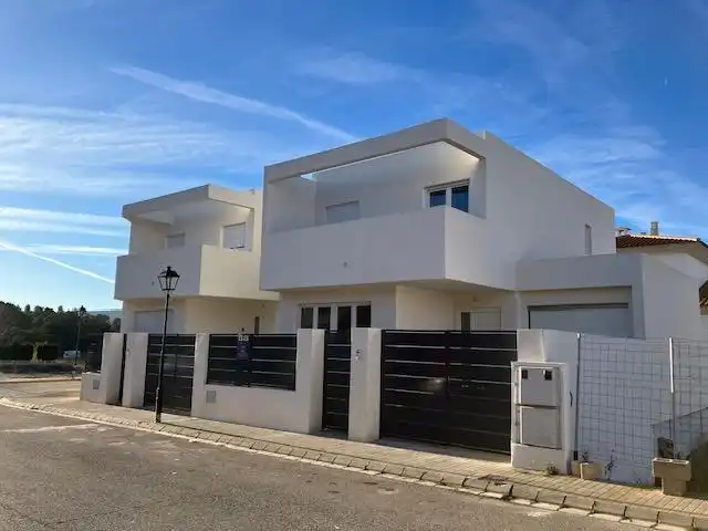 Adosado con terraza en venta en Alpera, imagen 3
