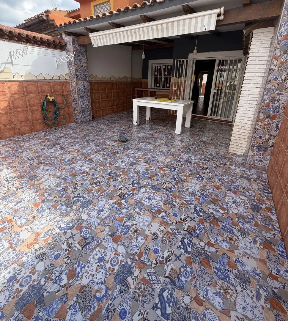 Jardí de Casa adosada en venda en Algeciras amb Aire condicionat i Traster