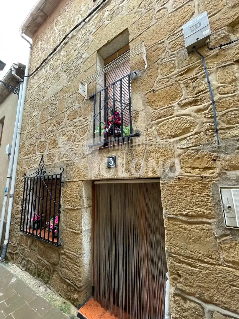 Vista exterior de Casa o xalet en venda en Cuzcurrita de Río Tirón amb Traster, Moblat i Forn