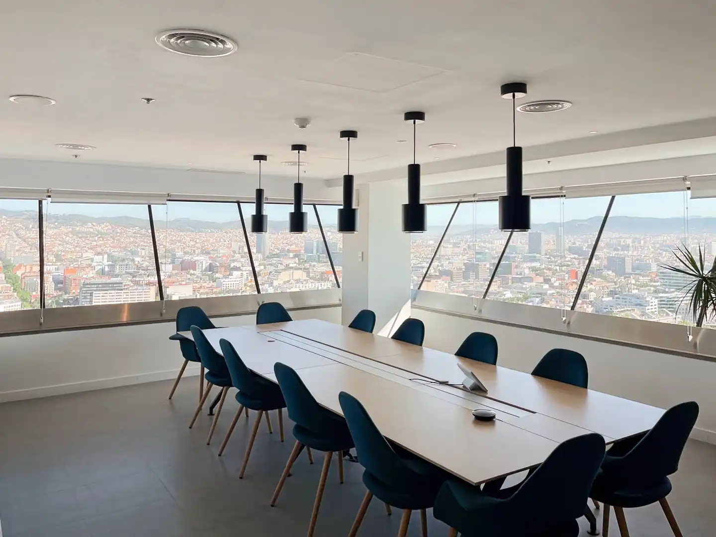 Büro zur Miete in Barcelona mit Klimaanlage, Heizung und Möbliert