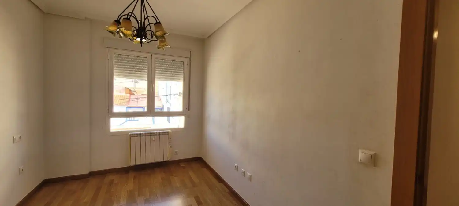 Habitación de Piso en venta en Balazote con Calefacción, Parquet y Trastero
