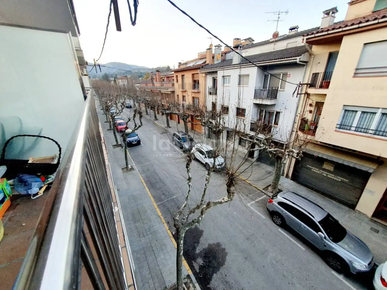 Außenansicht von Wohnung zum Verkauf in Tona mit Heizung, Terrasse und Abstellraum