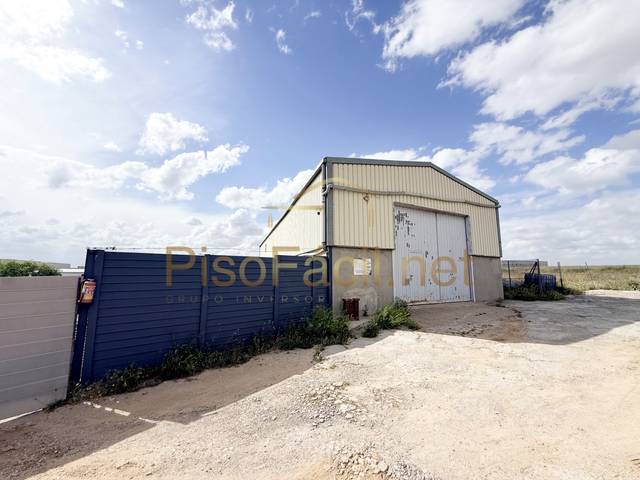Nave industrial en Venta en Casarrubuelos
