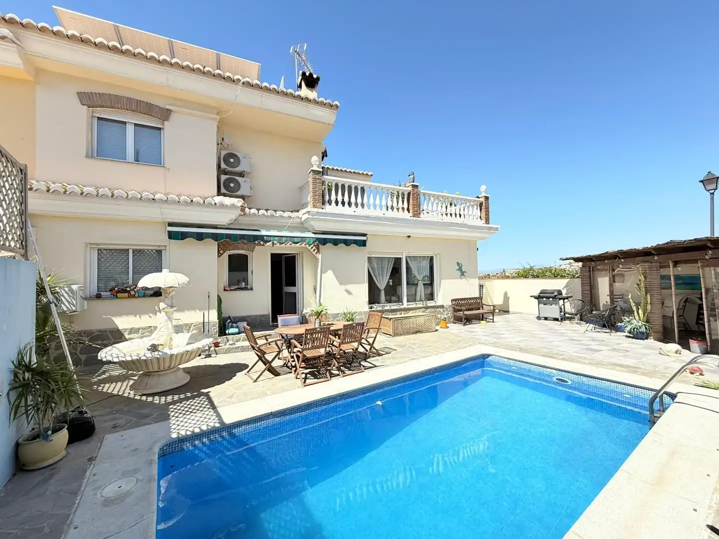 Terraced house with pool for sale in amberes