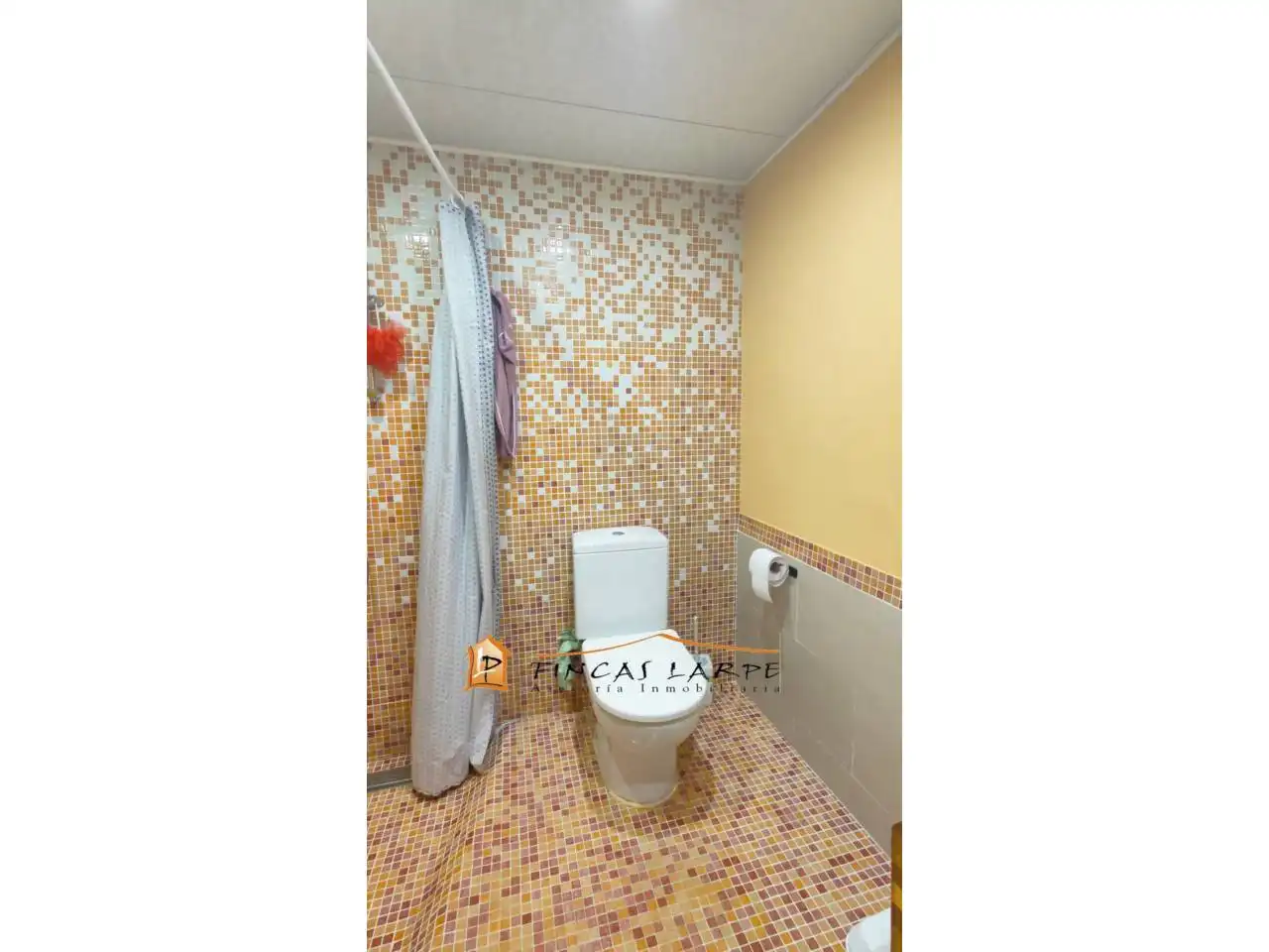 Badezimmer von Wohnung zum Verkauf in Gelida mit Klimaanlage, Heizung und Parkett