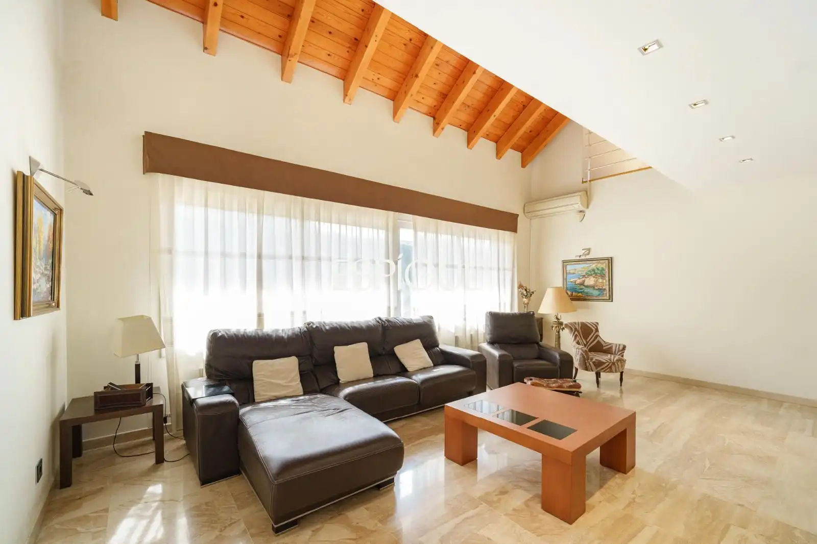 Living room of Houses for sale in Sant Cugat del Vallès  with Air Conditioner, Heating and Storage room