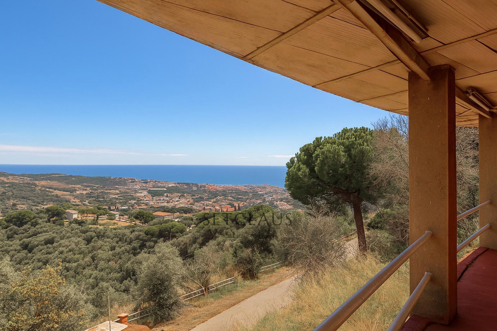 Vista exterior de Casa o xalet en venda en Alella amb Aire condicionat, Calefacció i Jardí privat