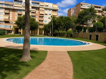 Flat with pool for sale in Teatinos - Universidad