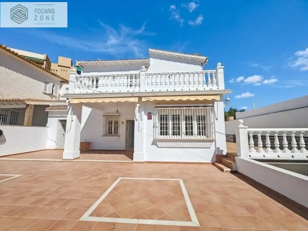 Vista exterior de Casa o xalet en venda en Málaga amb Aire condicionat, Calefacció i Terrassa