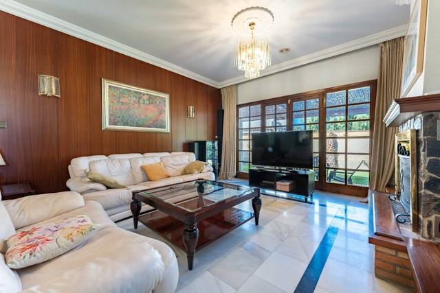 Casa-chalet en Venta en Calle Madre Asunción Soler en Cortijo de Maza - Finca Monsalvez - El Olivar