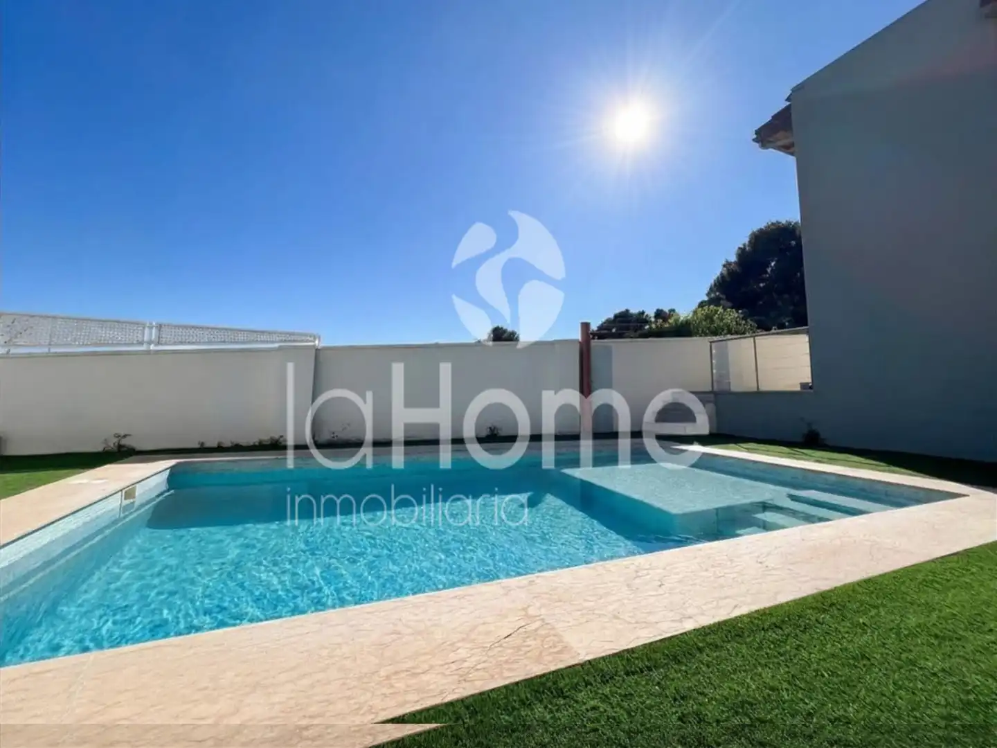 Swimming pool of Houses for sale in La Pobla de Vallbona  with Air Conditioner, Parquet flooring and Terrace