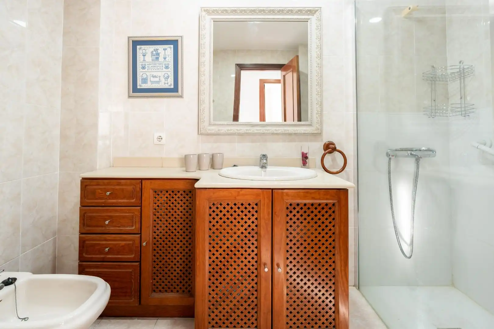 Baño de Piso de alquiler en Valencia con Aire acondicionado, Calefacción y Amueblado
