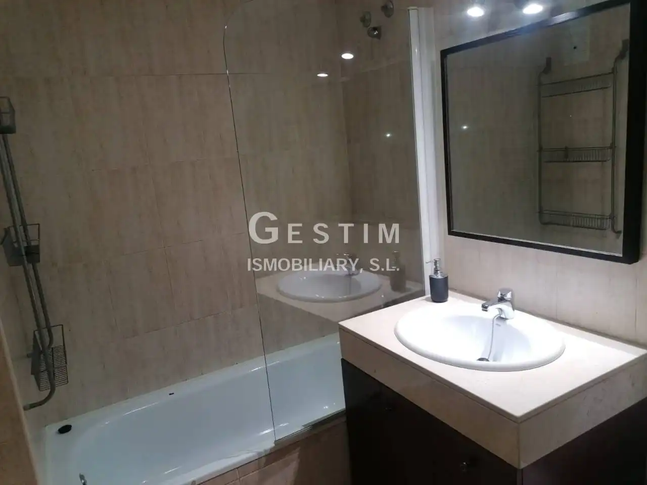 Bany de Apartament en venda en Vic amb Aire condicionat i Calefacció