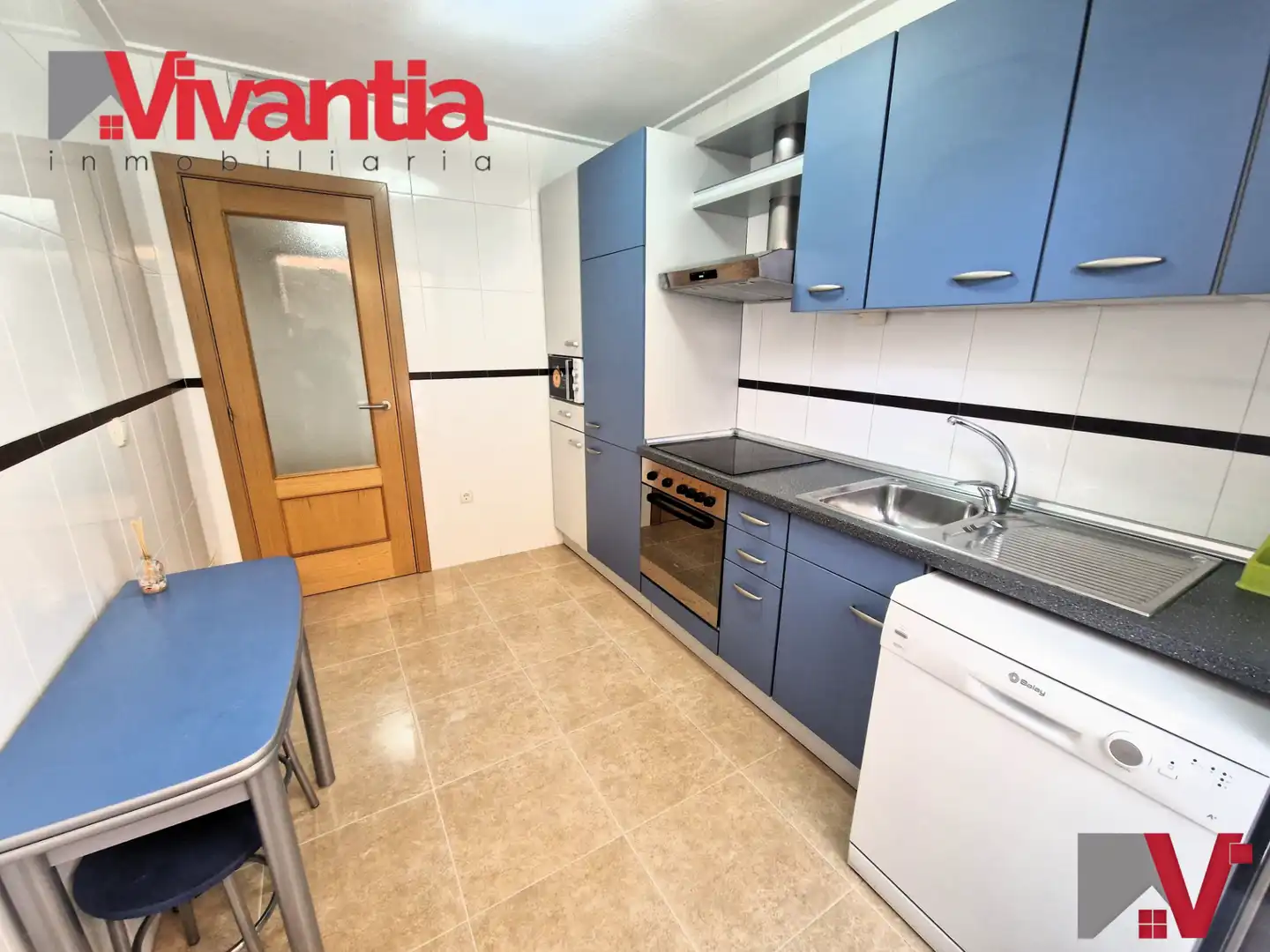 Apartamento en venta en Avenida de las Fuerzas Armadas, Los Angeles - Apolonia