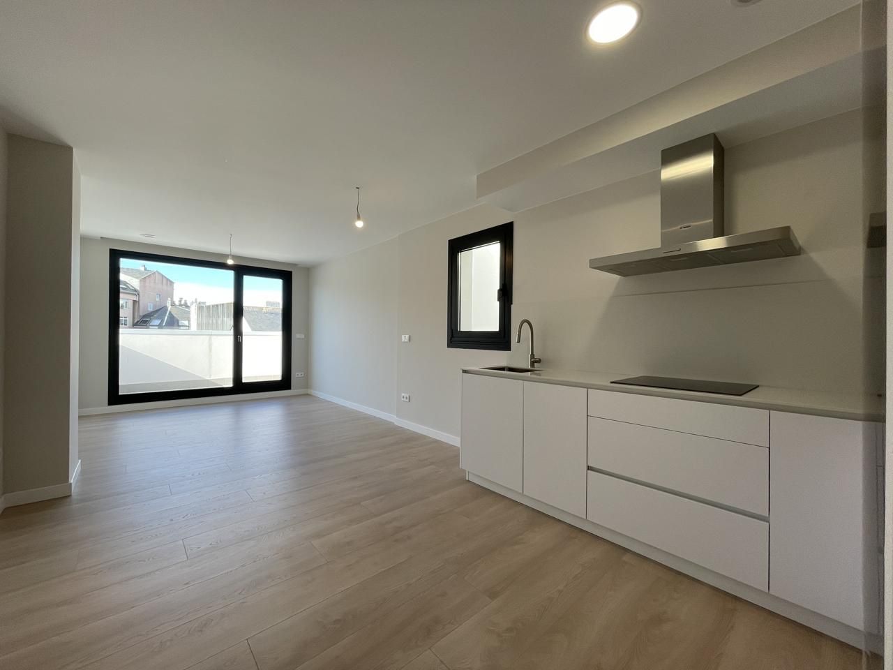 Flat to rent in Rúa Brasil, Cuatro Caminos - Plaza de la Cubela