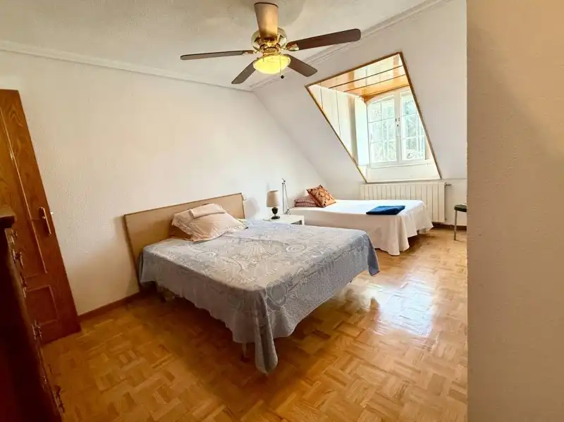 Dormitori de Casa o xalet en venda en El Espinar amb Calefacció, Jardí privat i Parquet
