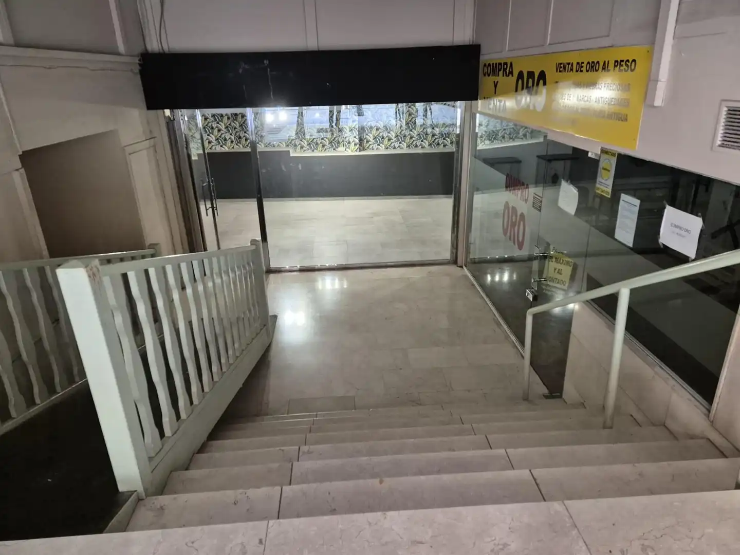 Local comercial en venda a Calle Tesifonte Gallego 24