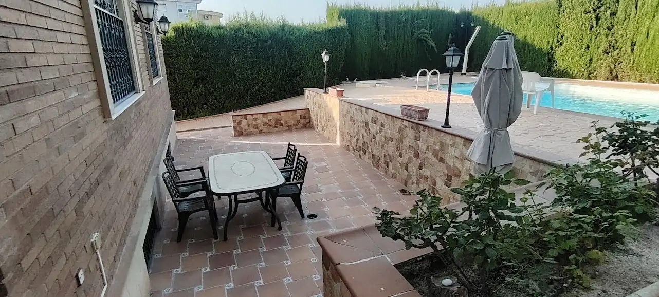 Terrassa de Casa o xalet en venda en Linares amb Aire condicionat, Calefacció i Jardí privat