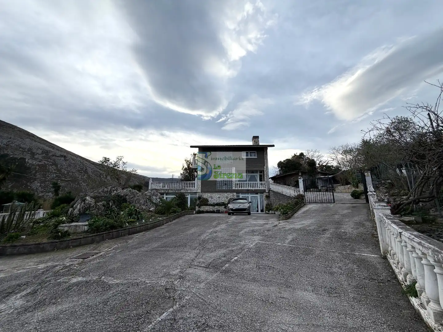 Vista exterior de Casa o chalet en venta en Castro-Urdiales con Calefacción, Jardín privado y Terraza
