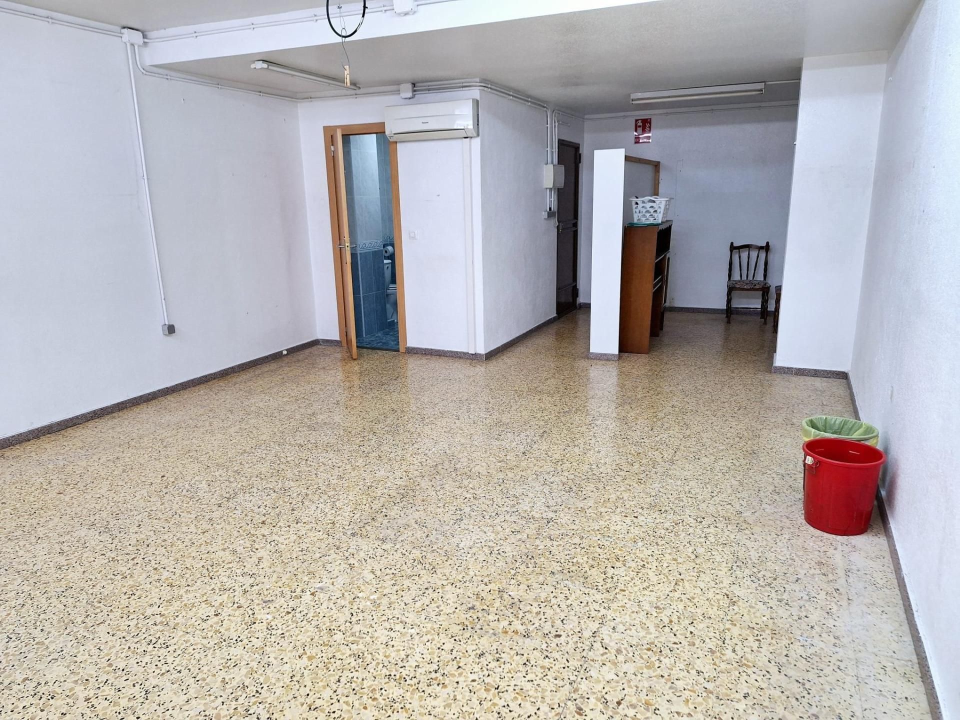 Premises for sale in Villena  with Air Conditioner