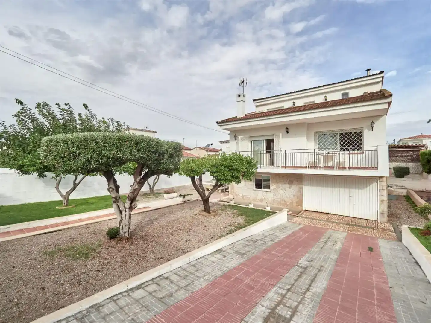 Vista exterior de Pis en venda en La Pobla de Montornès   amb Aire condicionat i Balcó