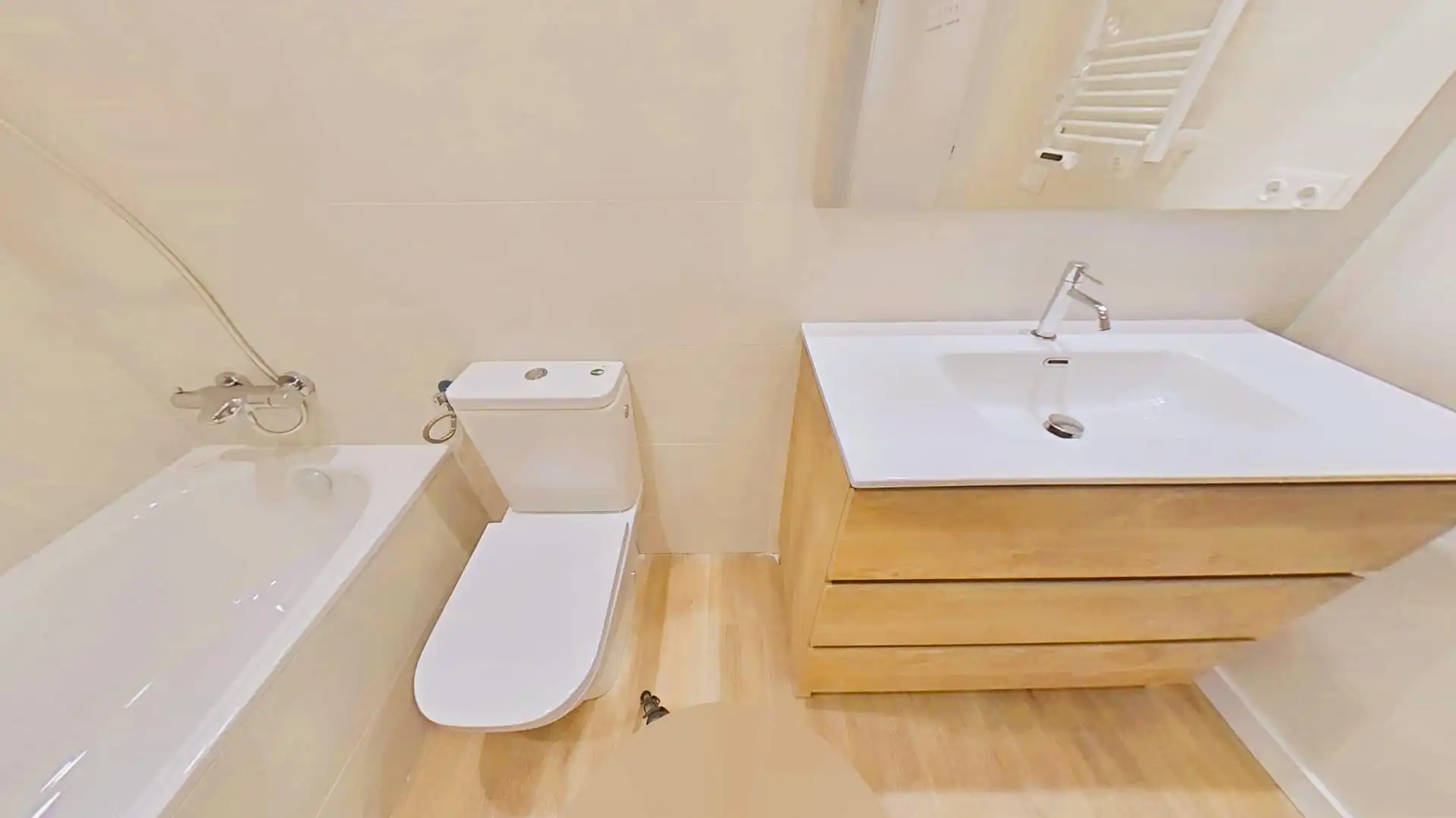 Bany de Planta baixa en venda en Cubelles amb Aire condicionat, Calefacció i Jardí privat