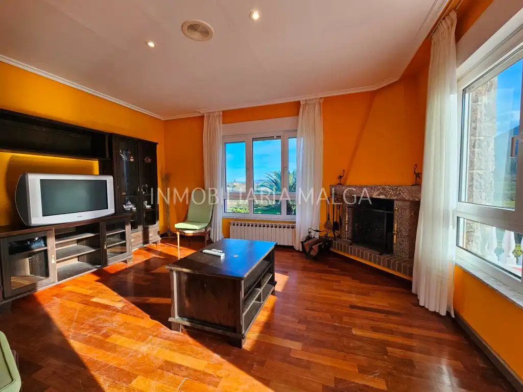 Sala de estar de Casa o chalet en venta en Colunga con Calefacción, Jardín privado y Parquet