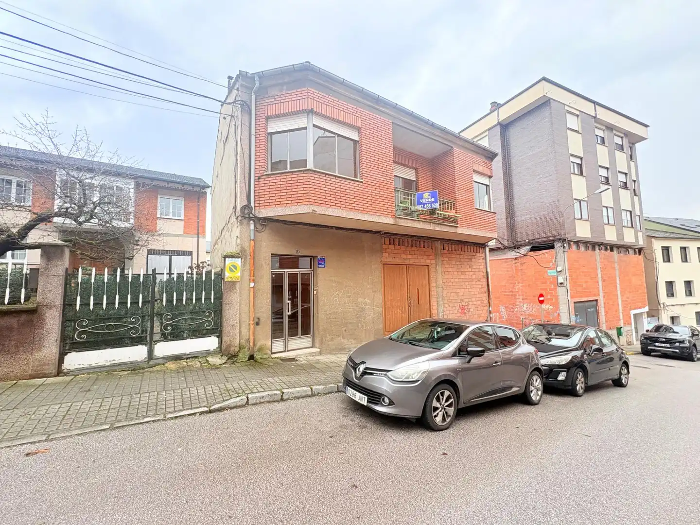 Vista exterior de Casa o xalet en venda en Ponferrada amb Traster, Balcó i Alarma