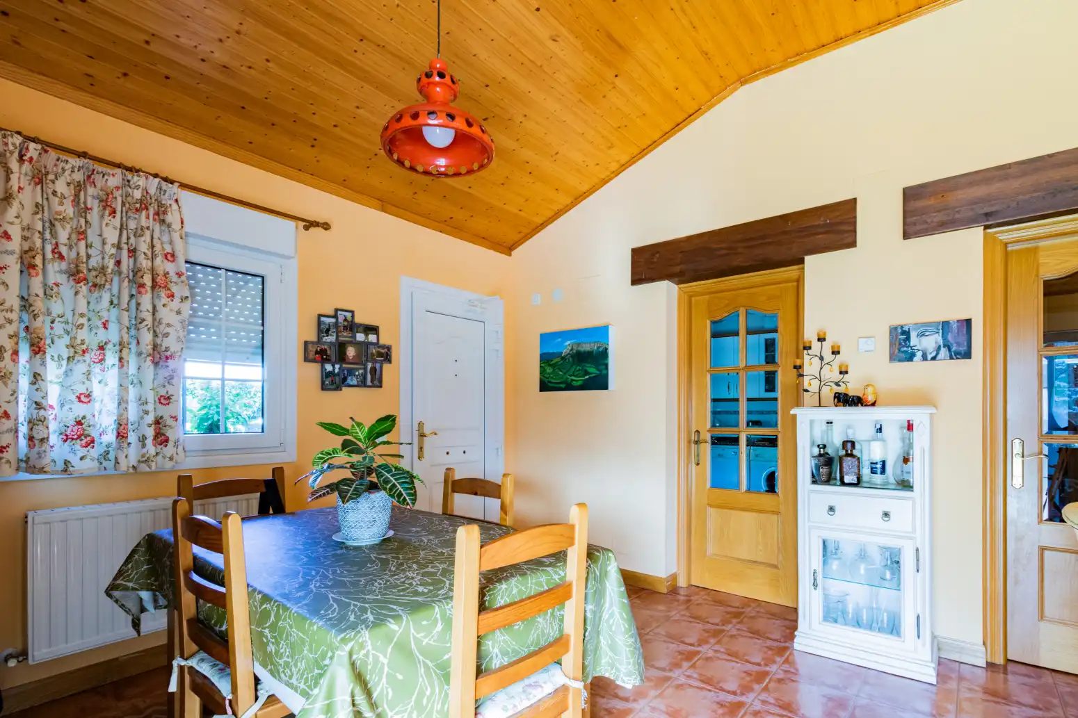 Comedor de Casa o chalet en venta en Ayegui / Aiegi con Calefacción, Trastero y Piscina