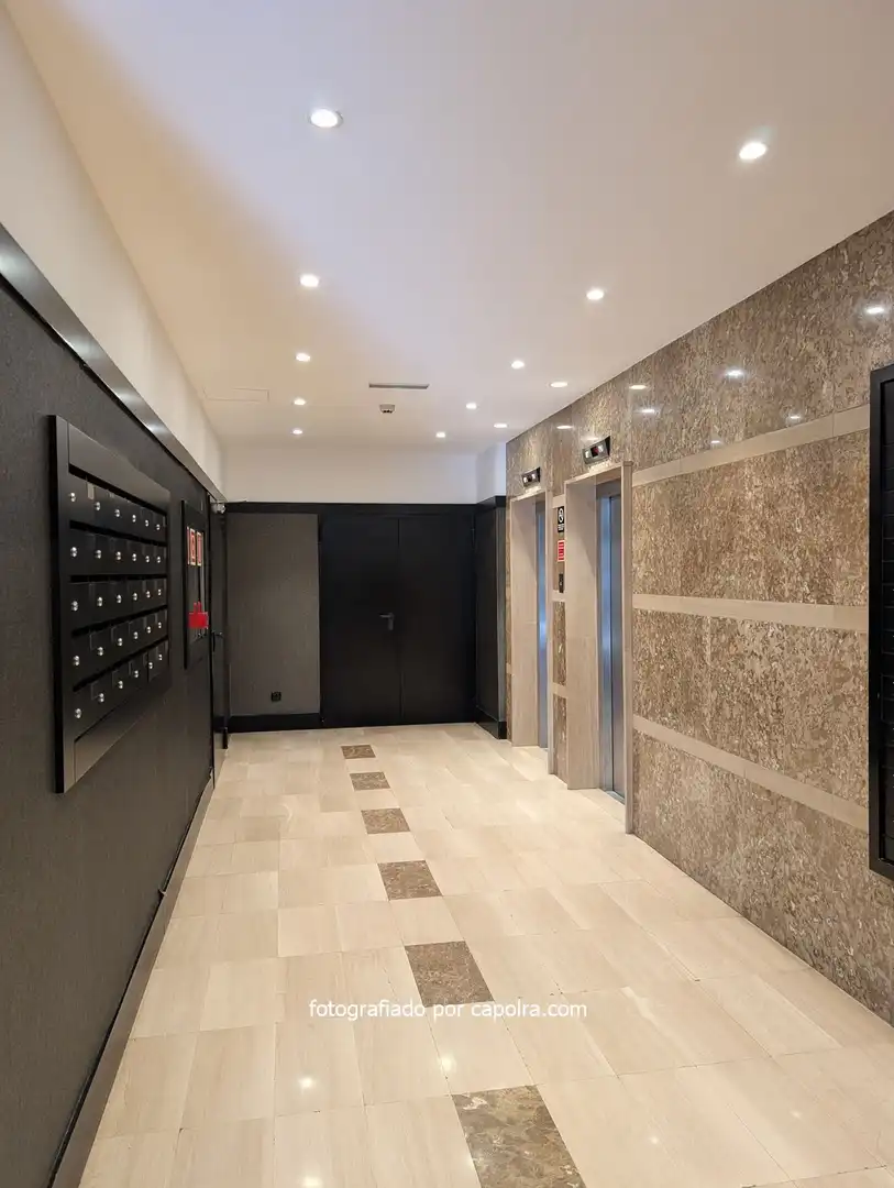 Büro zur Miete in Barcelona mit Klimaanlage, Heizung und Terrasse