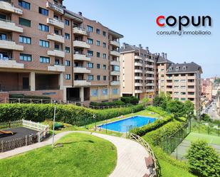 Vista exterior de Pis en venda en Oviedo  amb Calefacció, Jardí privat i Terrassa