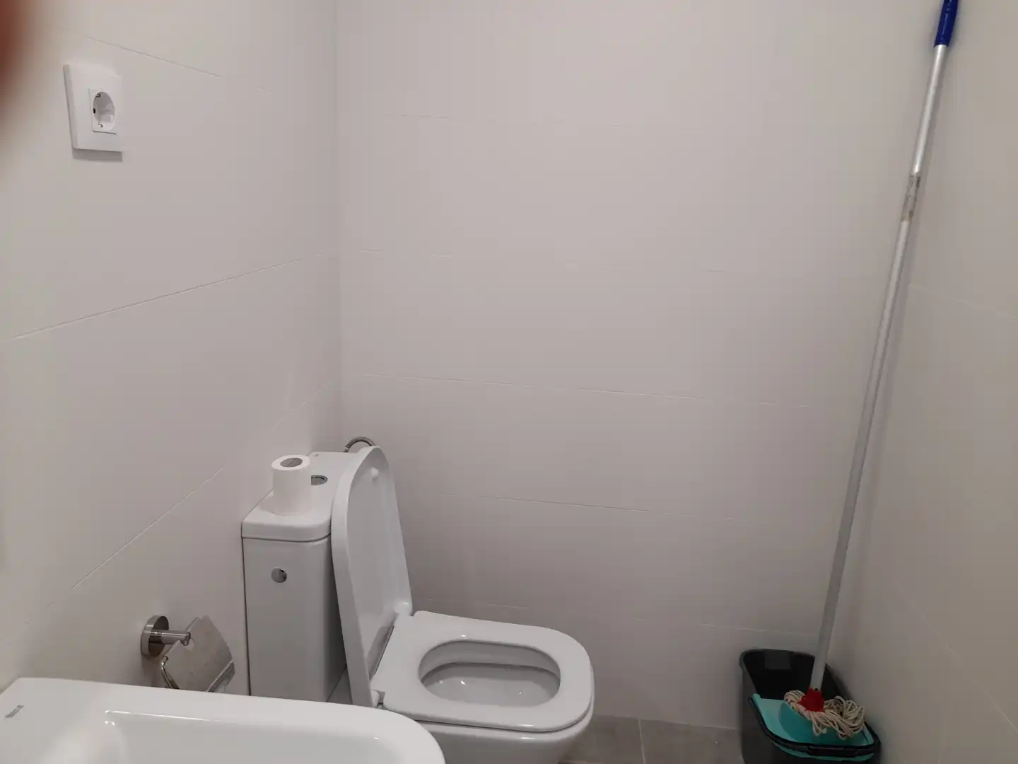 Badezimmer von Büro zur Miete in L'Hospitalet de Llobregat mit Klimaanlage, Heizung und Terrasse