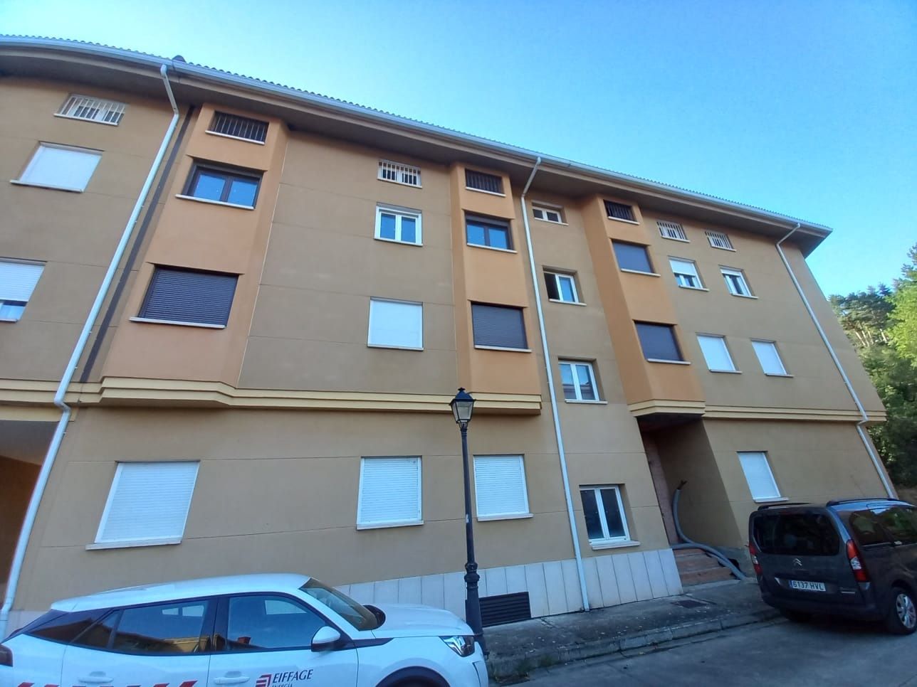 Vista exterior de Edifici en venda en Pradoluengo