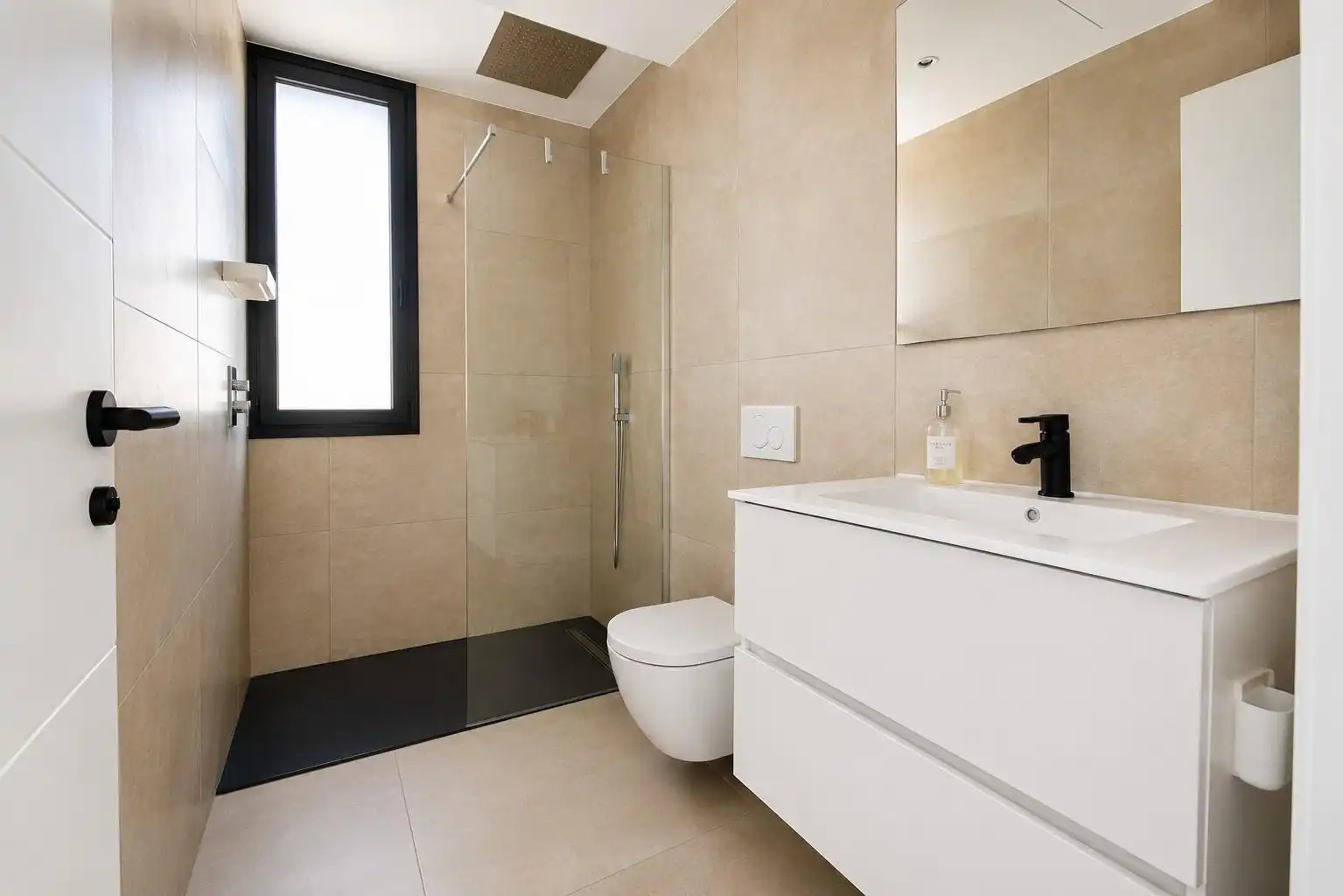 Bany de Casa o xalet en venda en Alcúdia amb Aire condicionat, Jardí privat i Terrassa