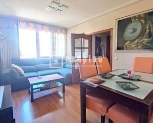 Sala d'estar de Pis en venda en  Madrid Capital amb Calefacció i Parquet