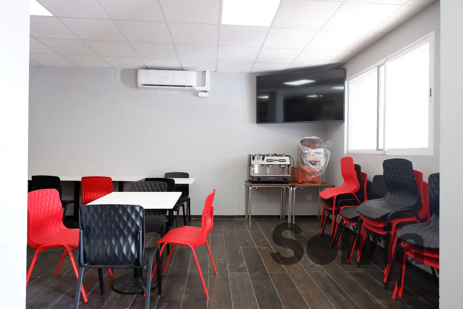 Commercial properties for sale in Avinguda de l'Advocat Fausto Caruana, El Baladre
