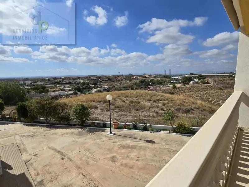 Vista exterior de Casa o xalet en venda en Elche / Elx amb Aire condicionat, Jardí privat i Terrassa