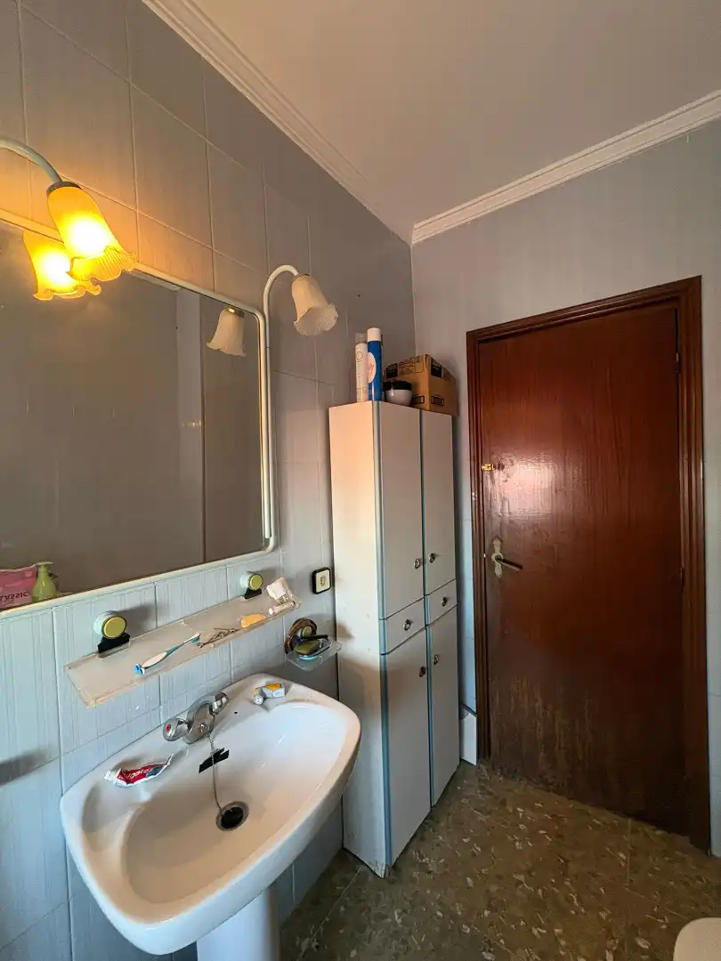 Baño de Casa adosada en venta en Carmona con Aire acondicionado, Terraza y Amueblado