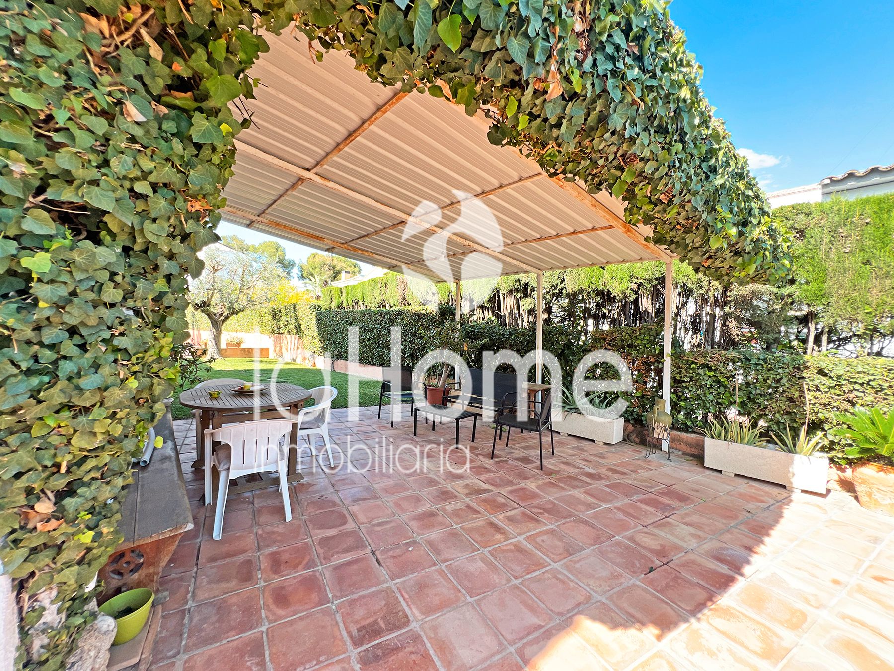 Garden of House or chalet for sale in Paterna  with Air Conditioner, Private garden and Terrace