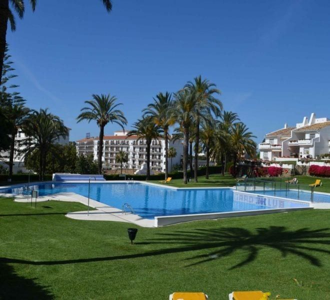 Piscina de Apartament en venda en Marbella amb Aire condicionat, Jardí privat i Terrassa