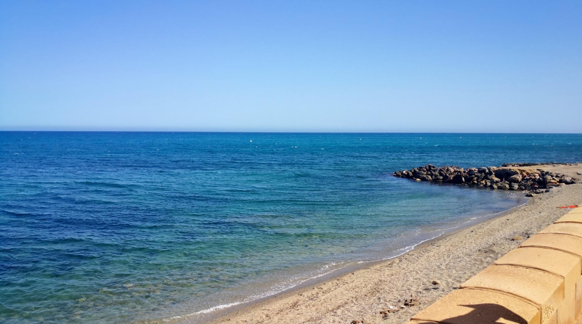Vista exterior de Pis en venda en Roquetas de Mar amb Aire condicionat, Alarma i Piscina comunitària