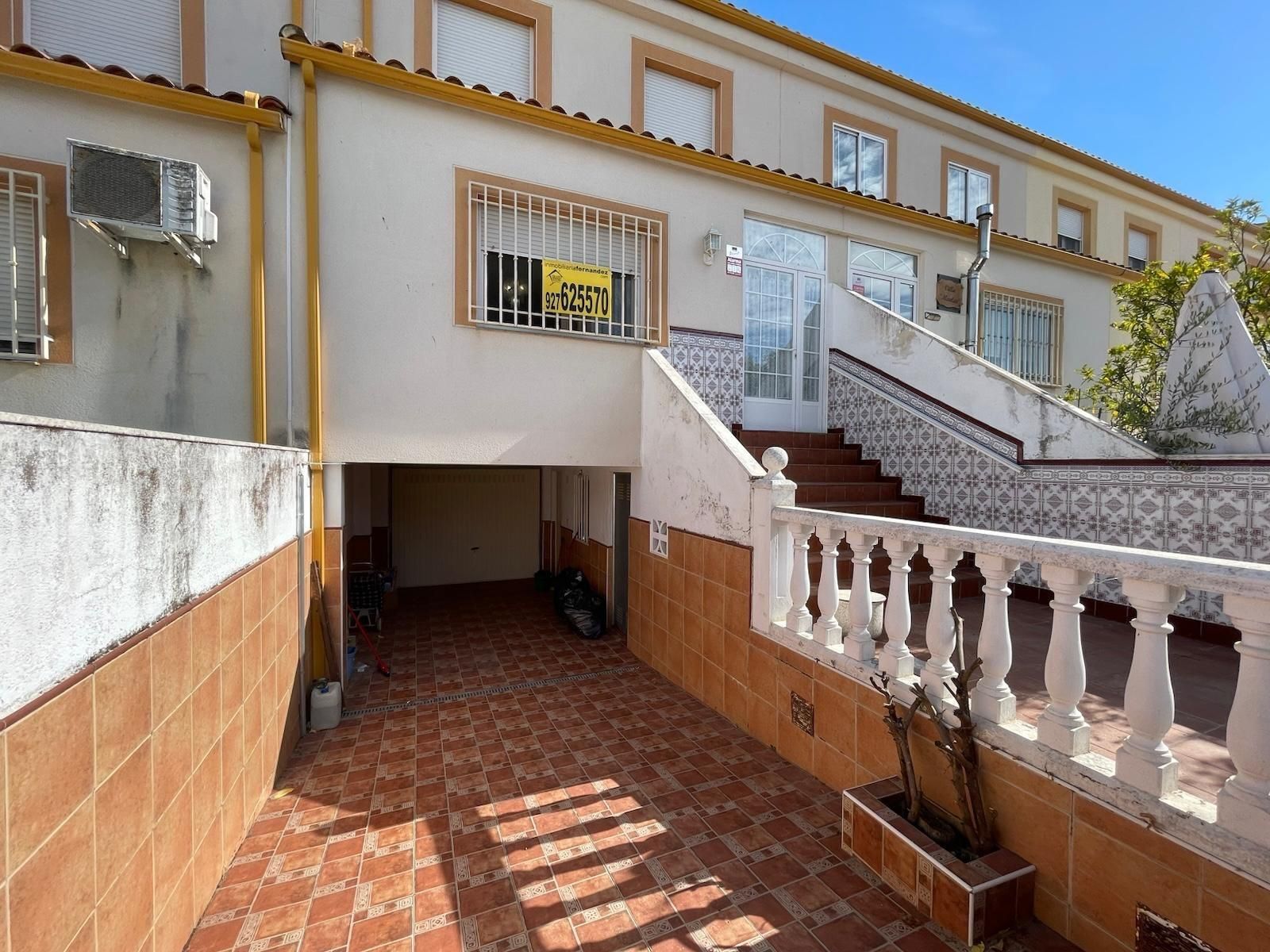 Casa adosada en venta en Sierra de Fuentes con Aire acondicionado, Calefacción y Trastero