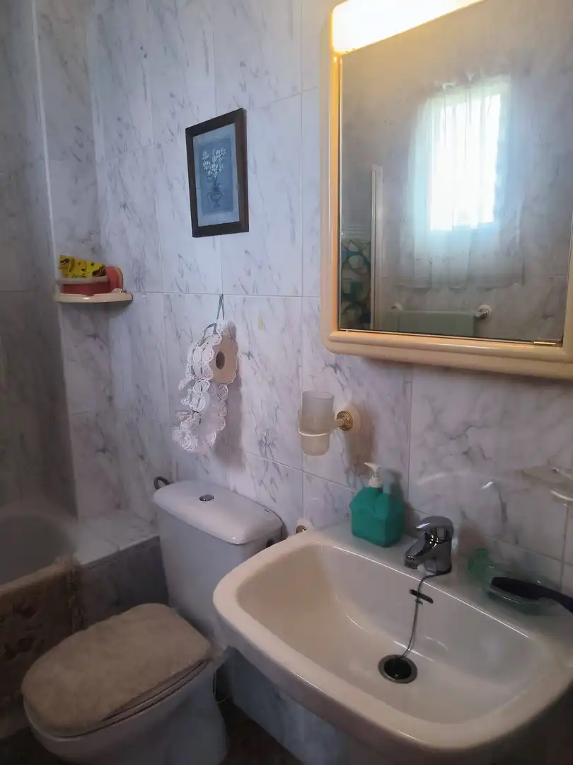 Bany de Casa o xalet en venda en Los Alcázares amb Aire condicionat, Terrassa i Moblat