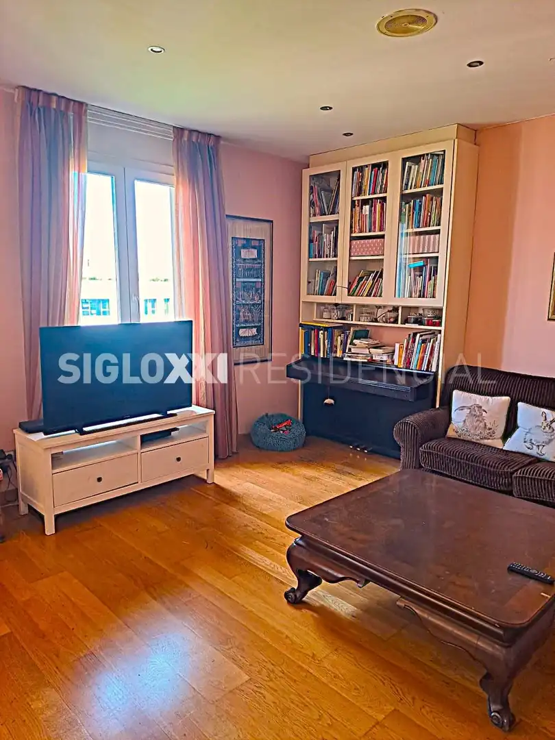 Sala de estar de Dúplex en venta en Barcelona con Aire acondicionado, Calefacción y Terraza