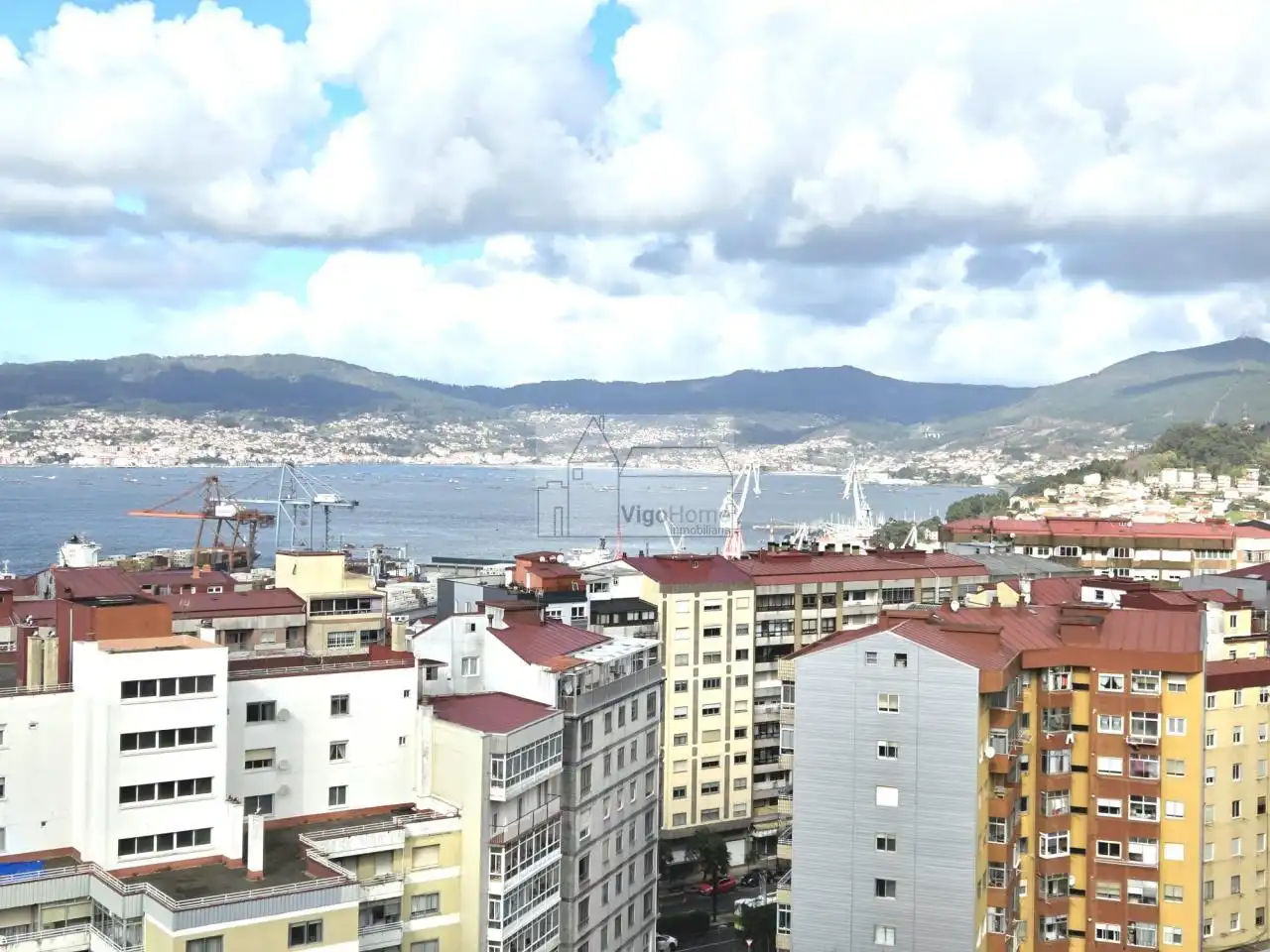 Außenansicht von Wohnung zum Verkauf in Vigo  mit Terrasse und Balkon