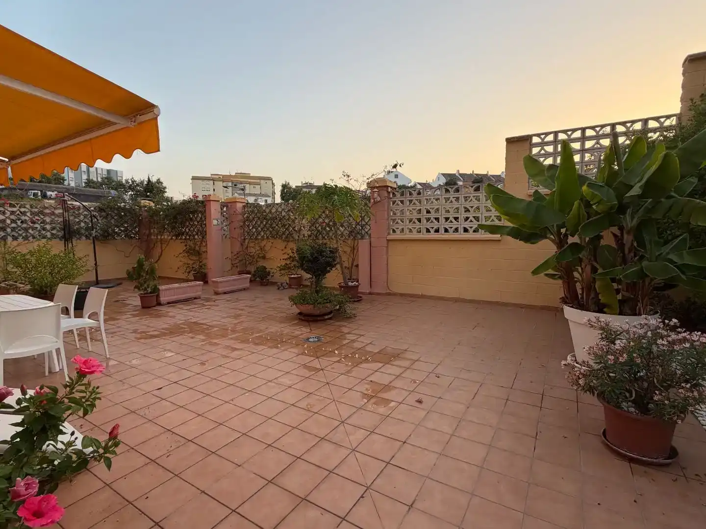 Terraza de Piso de alquiler en Marbella con Aire acondicionado, Jardín privado y Piscina
